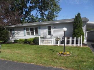 89 Woodside Dr, Bergen, NY 14416