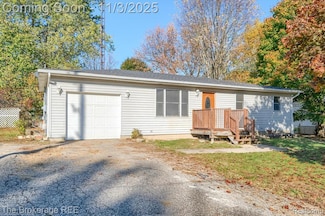 9298 Hilda Ln, Flushing, MI 48433