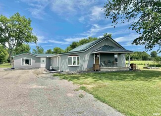 2076 N State Rd, Flora, IL 62839