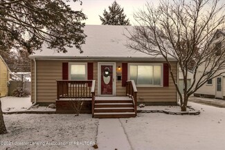 3212 Plymouth Dr, Lansing, MI 48910