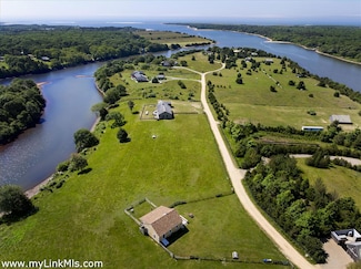 104 Pond View Farm Rd, Vineyard Haven, MA 02568