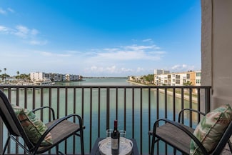 7300 Sun Island Dr S Unit 202, South Pasadena, FL 33707