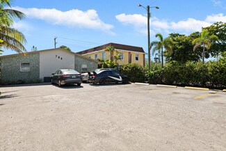 706 N G St, Lake Worth, FL 33460
