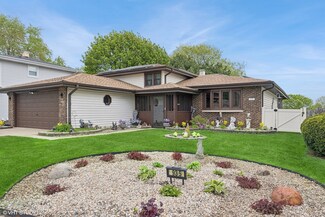 935 Dearborn Cir, Carol Stream, IL 60188