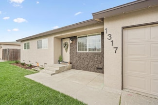 1317 S Spruce St, Tulare, CA 93274