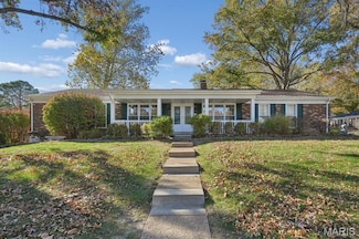 5523 Fireleaf Dr, Saint Louis, MO 63129