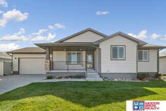4315 Prairie Clover Cir, Grand Island, NE 68803