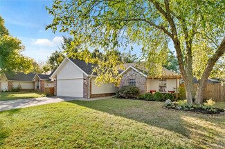 2256 Cottonwood Ave, Fayetteville, AR 72701