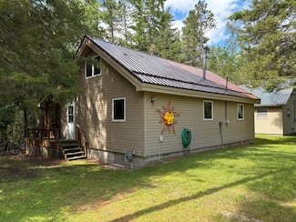 12498 E Shore Dr, Millersburg, MI 49759