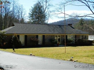 227 Raintree Dr, Hendersonville, NC 28791