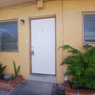 6240 Dewey St, Hollywood, FL 33023