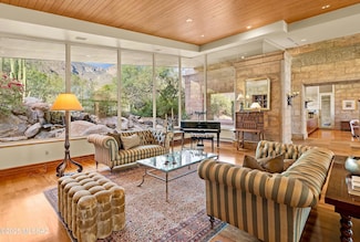 7301 N Secret Canyon Dr, Tucson, AZ 85718