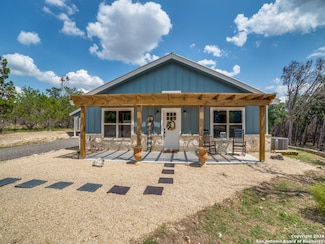 2422 Polly Peak Dr, Bandera, TX 78003