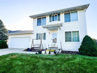 6908 Sweetwater Dr, Des Moines, IA 50320