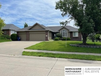 301 Longwood Dr, Papillion, NE 68133