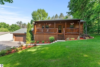 3299 Hunters Ridge Dr, Traverse City, MI 49685