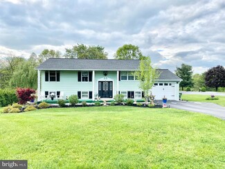 2 Glen Cir, Hummelstown, PA 17036