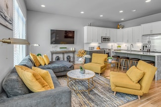 970 Youngs Ln Unit H, Nashville, TN 37207