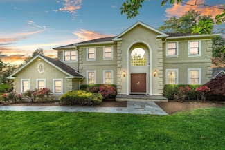 1036 Gambelli Dr, Yorktown Heights, NY 10598