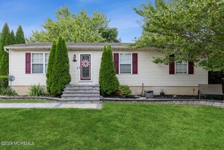 407 Lakeside Blvd, Bayville, NJ 08721