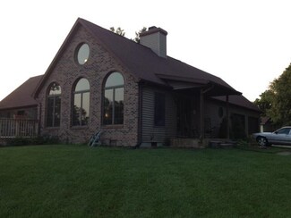 582 W Berry Ave, Upland, IN 46989