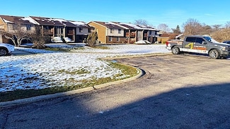 803 Brook Dr Unit 7, Streamwood, IL 60107