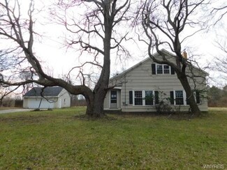 1335 Sturgeon Point Rd, Derby, NY 14047