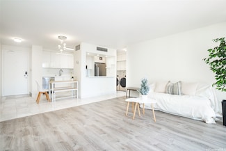 1561 Kanunu St Unit 1408, Honolulu, HI 96814