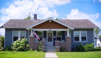 424 W Cedar St, Rogers, AR 72756