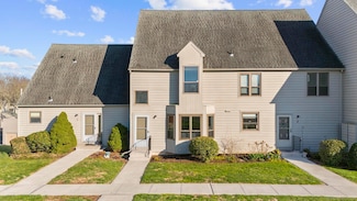 2 Hallmark Hill Dr, Wallingford, CT 06492