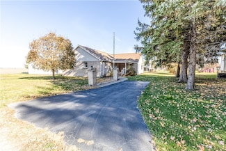 324 N Oak St, Assumption, IL 62510