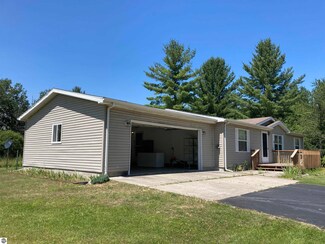 805 Sensabaugh Rd, Lupton, MI 48635