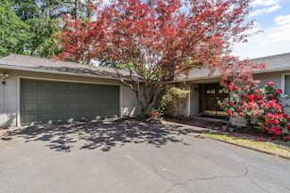 305 S Groveland Ave, Medford, OR 97504