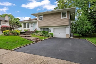 58 Briar Ln, Jericho, NY 11753