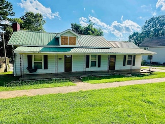 312 Pharr Ave, Selmer, TN 38375