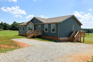 2227 Hendricks Store Rd, Moneta, VA 24121