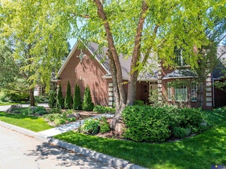 6427 Lone Tree Dr, Lincoln, NE 68512
