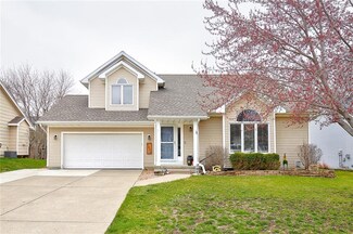 1413 Parkhill Dr, Norwalk, IA 50211