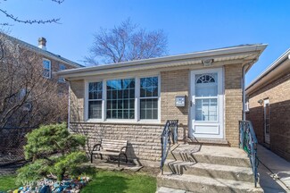 2938 N Sacramento Ave, Chicago, IL 60618