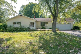 7 Henderson Dr, Warsaw, IN 46580