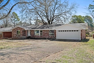7011 W Markham St, Little Rock, AR 72205
