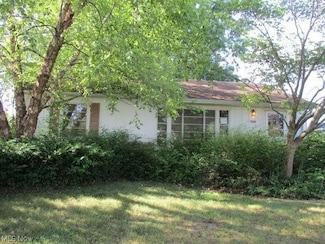 1590 Dennis Dr, Wickliffe, OH 44092