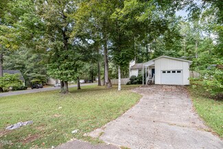 1312 Cedarhurst Dr, Sanford, NC 27332