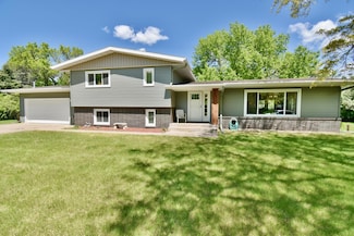 5851 Fairway Ln, Saint Cloud, MN 56303
