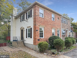 7137 Lake Cove Dr, Alexandria, VA 22315