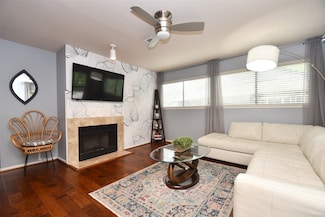 19 Sawmill Grove Ln, Spring, TX 77380