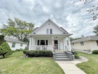 605 Center Ave, Decorah, IA 52101