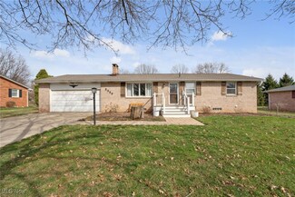 5366 Oakridge Dr, Louisville, OH 44641