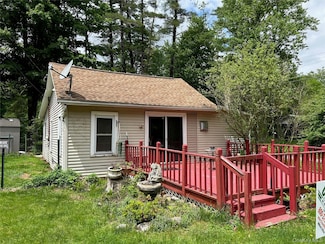 27 First St, Godeffroy, NY 12729