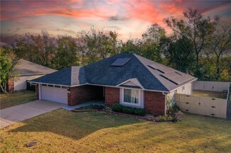 3082 N Pyrite Dr, Fayetteville, AR 72704